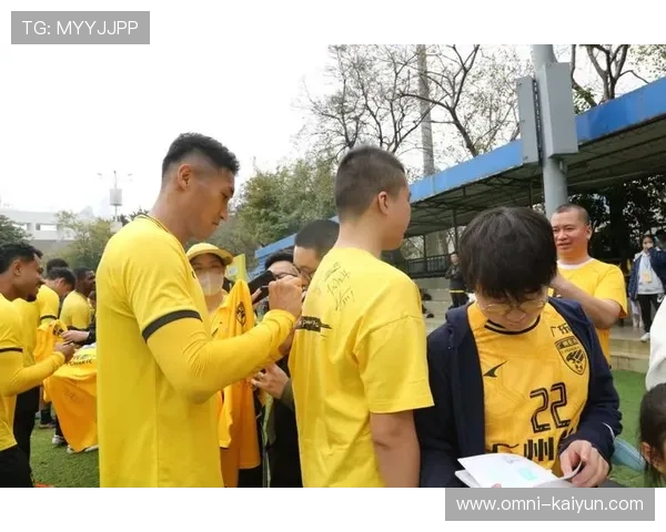 中超俱乐部开展社区活动，加强与球迷互动